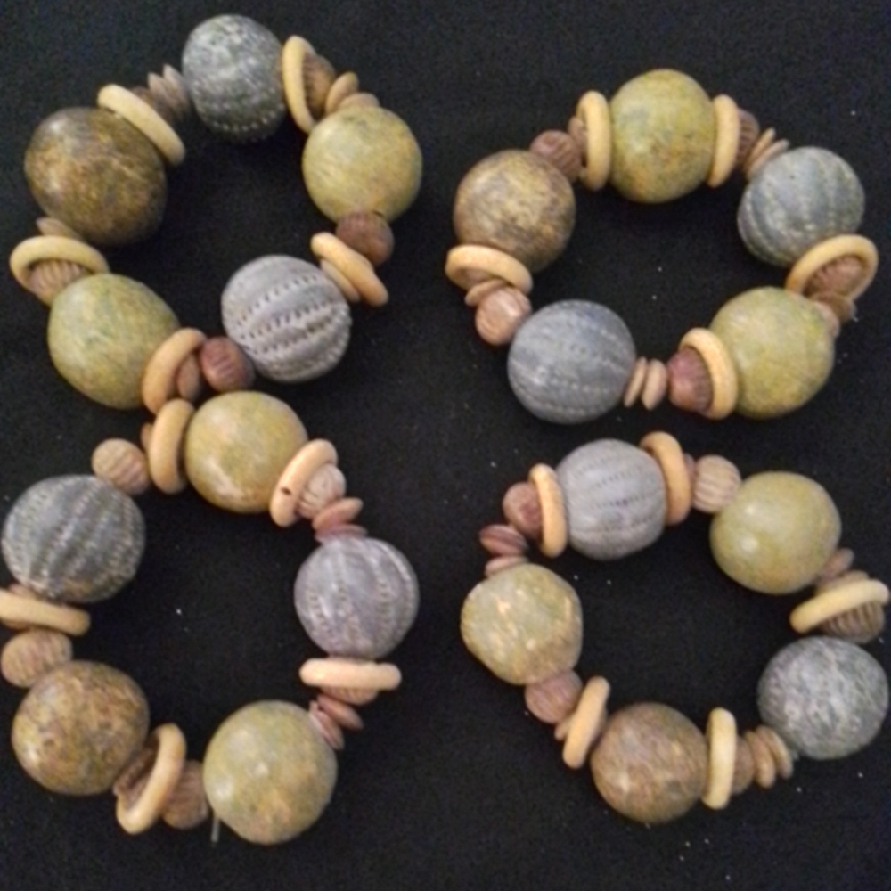 SET OF FOUR NAPKIN RINGS